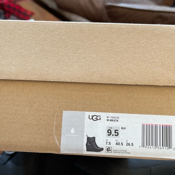 UGG Arleta Wedge Boots 9.5 New - Picture 2 of 4